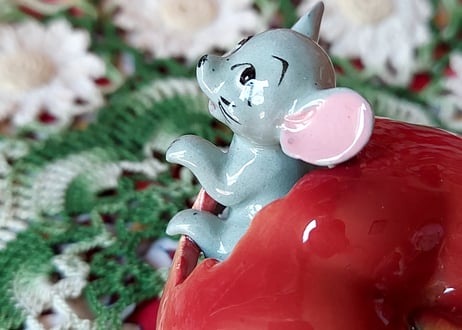 輸出用陶器・林檎から出るネズミ🍎