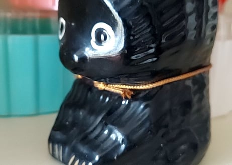 木彫り風陶器の熊🐻貯金箱