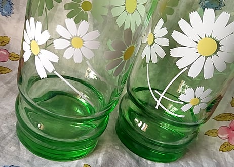 アデリア・ライムグリーンの野菊グラス