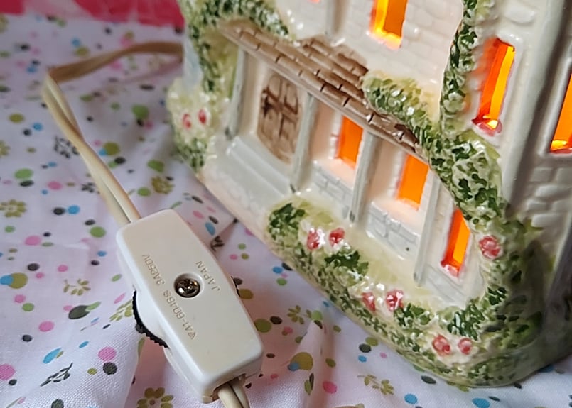 加藤工芸・お家型𖤣𖤥𖠿𖤣𖤥オルゴール付きランプ | あんちーくKIDAN STORE