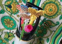 蝶々のマドラーの入った、プラスティック花瓶