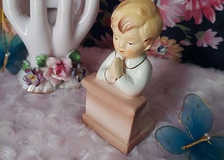 瀬戸ノベルティ˙👼🏼˙お祈りをする男の子