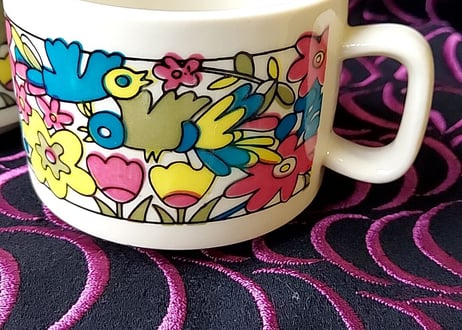 ポップな鳥と花🌼*･マグカップ