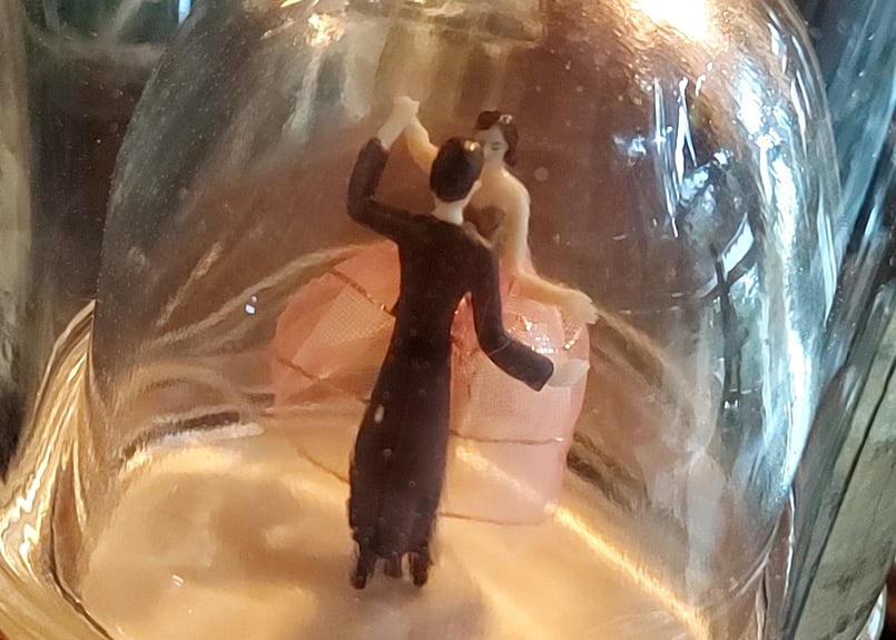 ウィスキーボトル🍾踊るペアのオルゴール | あんちーくKIDAN STORE