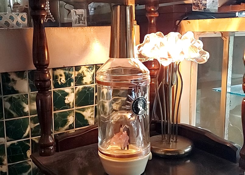 ウィスキーボトル🍾踊るペアのオルゴール | あんちーくKIDAN STORE