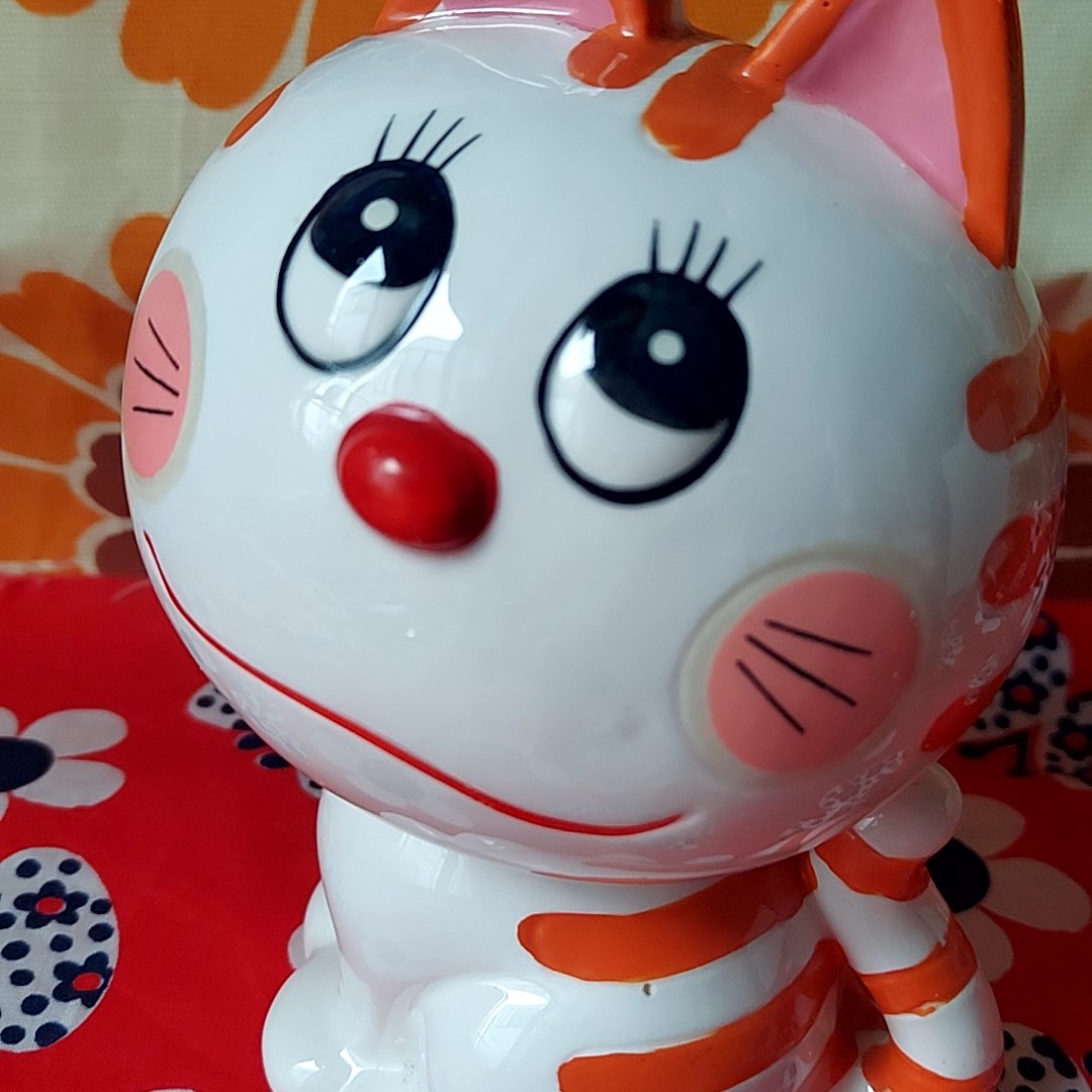 内藤ルネ・猫の陶器🐈⬛ ͗貯金箱 | あんちーくKIDAN STORE 内藤ルネ・猫の陶器🐈⬛ ͗貯金箱 | あんちーくKIDAN STORE