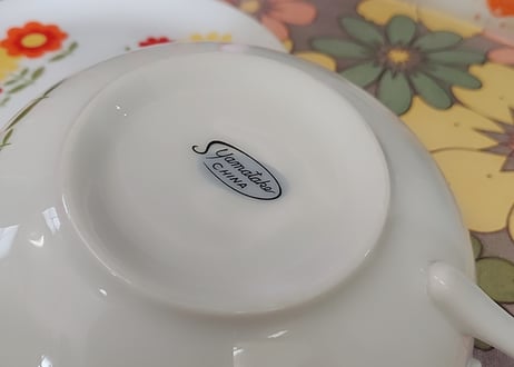 お花ポップな陶器のスープカップ