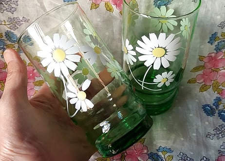 アデリア・ライムグリーンの野菊グラス