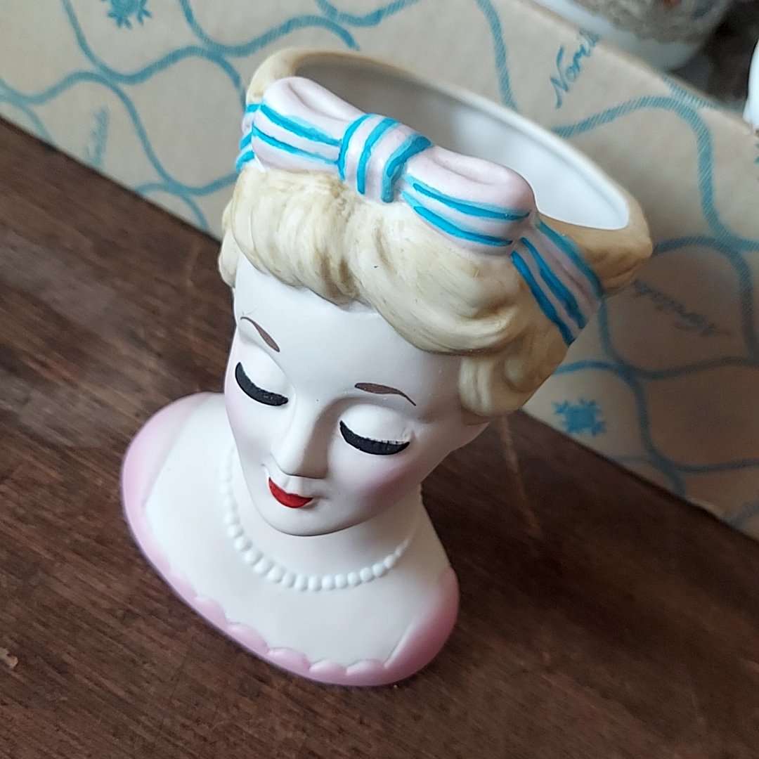 レア ラデュレ LADUREE ブラッシュホルダー コフレ 陶器 LADUREE︎‪💕レディヘッドベース・ブラッシュホルダー | あんちーく‬