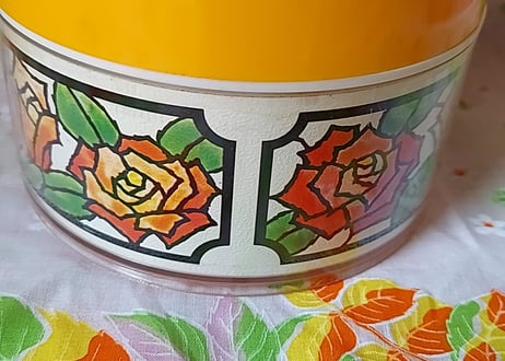 ステンドガラス風🌹薔薇のプラスティックケース