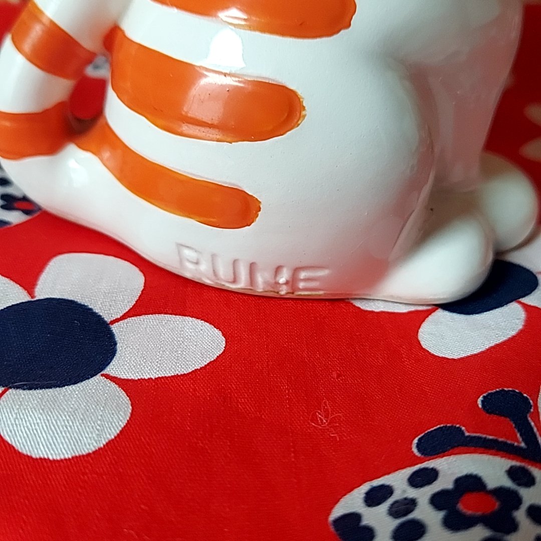 内藤ルネ・猫の陶器🐈⬛ ͗貯金箱 | あんちーくKIDAN STORE 内藤ルネ・猫の陶器🐈⬛ ͗貯金箱 | あんちーくKIDAN STORE