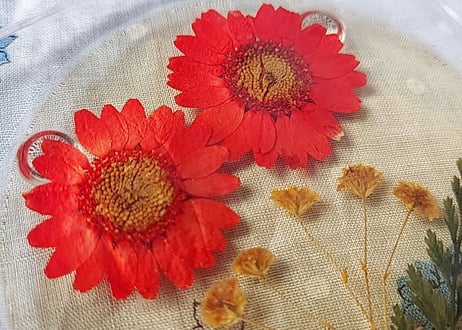 押し花を入れたアクリル樹脂コースター
