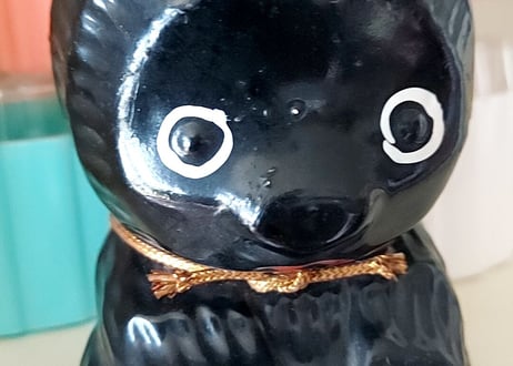 木彫り風陶器の熊🐻貯金箱
