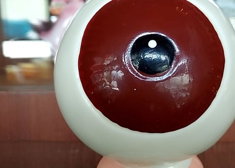 陶器の目玉のおやじ✩.*˚酒瓶