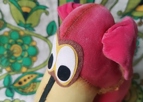 顔が長い犬のおがくずDOLL ピンク