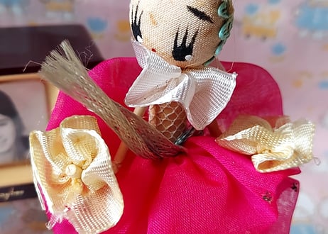 小さなポーズDOLL