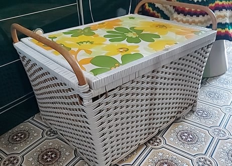 お花柄のビニール編み収納ケース
