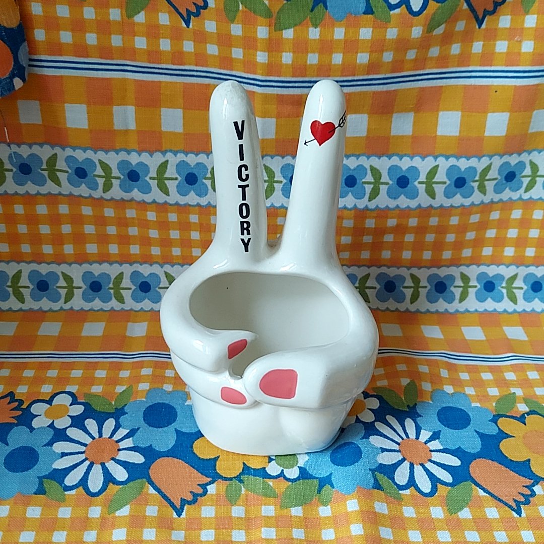中国製　陶器飾り灰皿♥ Victory✌️ハンドモチーフの灰皿 | あんちーくKIDAN STORE