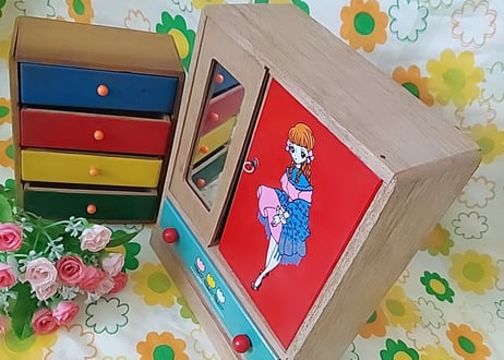 昭和30～40年代👧女の子とチューリップのままごと箪笥