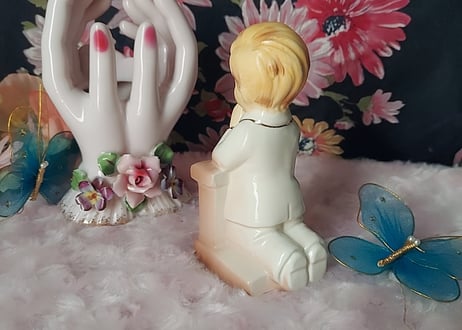 瀬戸ノベルティ˙👼🏼˙お祈りをする男の子