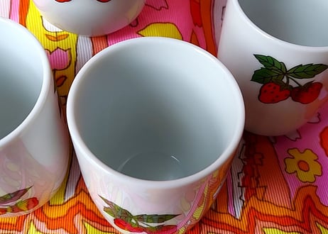陶器製✩.*˚イチゴ柄の湯のみ