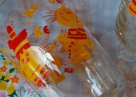 明治スカット・亜土ちゃんデザインワイングラス