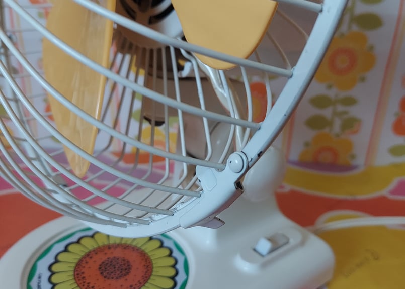 三菱🌻ひまわり柄の卓上扇風機 | あんちーくKIDAN STORE