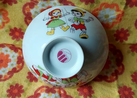 パチもの・ピノキオ風レトロ茶碗