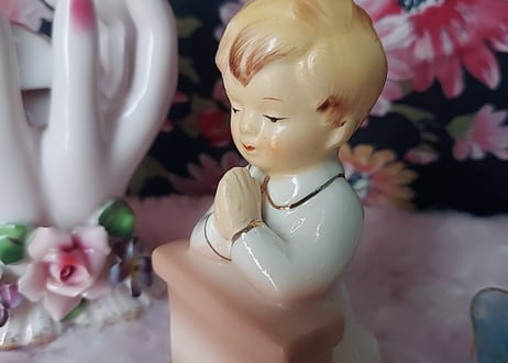 瀬戸ノベルティ˙👼🏼˙お祈りをする男の子