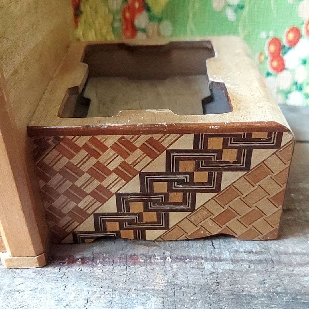 寄木細工　シガレットケース　 犬のカラクリ箱 寄木細工 シガレットケース 犬のカラクリ箱 - メルカリ