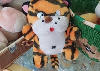 トラ柄のお間抜けネコ🐱ぬいぐるみ
