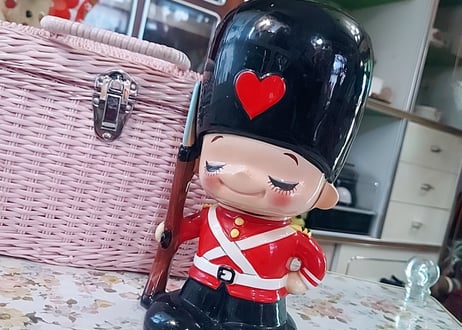 内藤ルネ・兵隊の陶器 置物