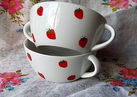 苺の両手持ちカップ🍓
