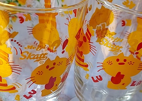 明治スカット・亜土ちゃんデザインワイングラス