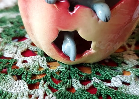 輸出用陶器・林檎から出るネズミ🍎