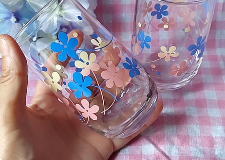 クリーミーカラーのお花グラス