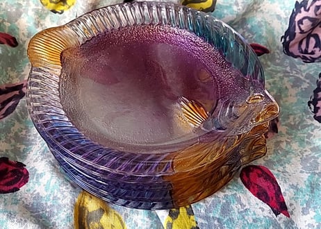 グラデーションが綺麗な、お魚ガラス皿