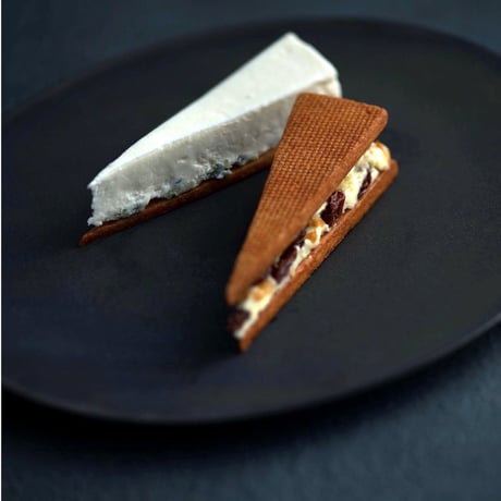 BLUE CHEESECAKE＆RAISIN SANDWICH -ブルーチーズケーキ×レーズンサンド-