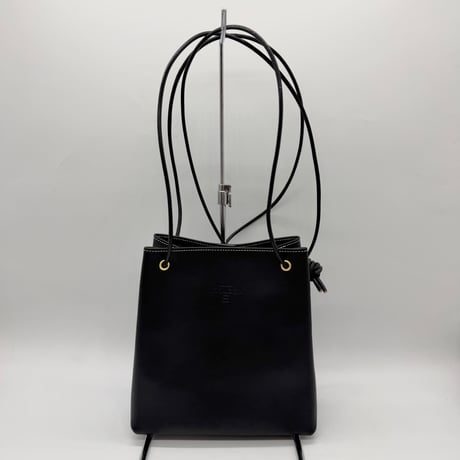 レザースクエアショルダーバッグ（ハンドメイド／ボックス型／底板付／マチ広め）