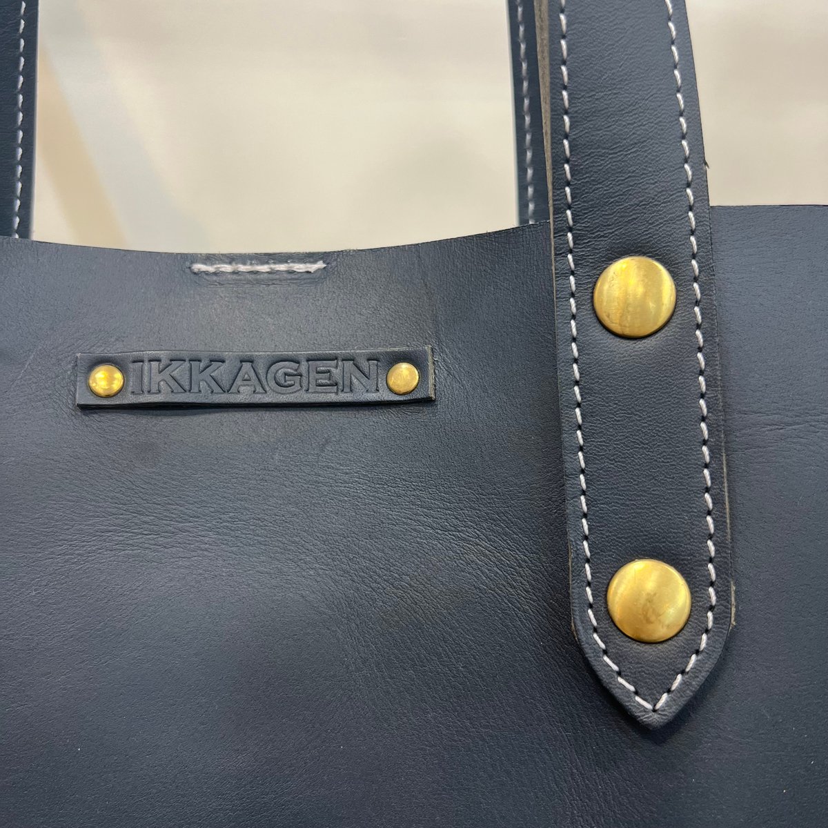 レザートートバッグM（ハンドメイド／A4収納可／肩掛け） | IKKAGEN 本