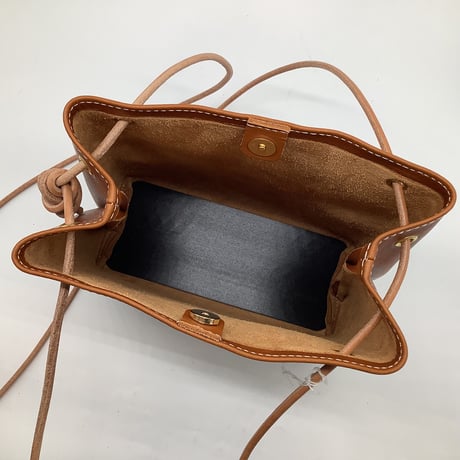 レザースクエアショルダーバッグ（ハンドメイド／ボックス型／底板付／マチ広め）