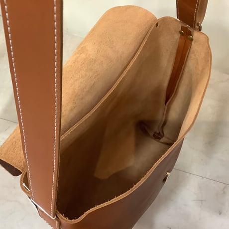 レザーフラップショルダーバッグL