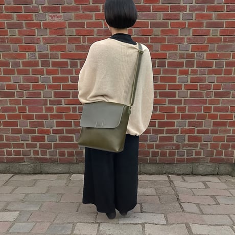 レザーフラップショルダーバッグL