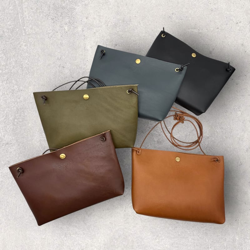 レザーサコッシュ（ハンドメイド／マチ有／コンパクト／丸紐ショルダー