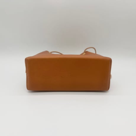 レザースクエアショルダーバッグ（ハンドメイド／ボックス型／底板付／マチ広め）