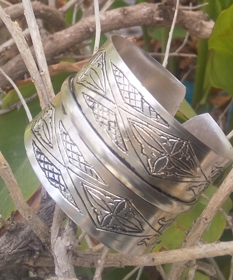 バングル（シルバー）ベルベルデザイン | Taste of Tunisia