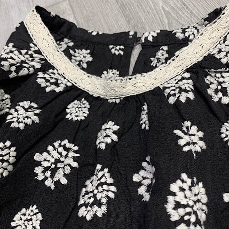 レースフラワー刺繍プルオーバー | Le petit chic レースフラワー刺繍プルオーバー | Le petit chic