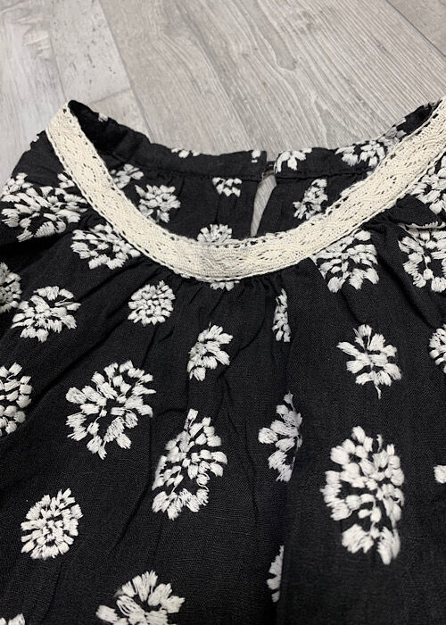 レースフラワー刺繍プルオーバー | Le petit chic
