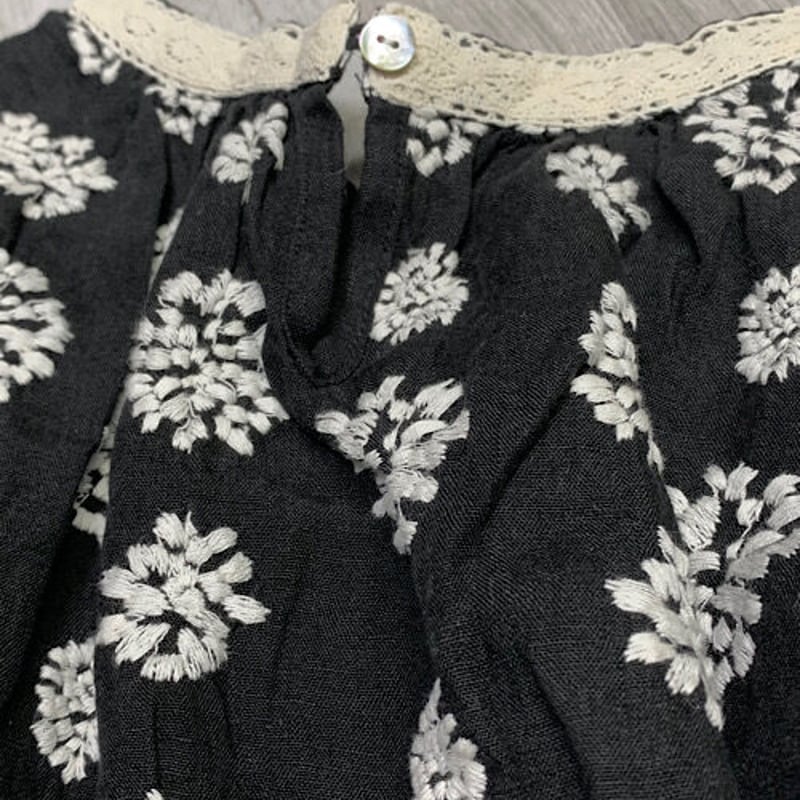 レースフラワー刺繍プルオーバー | Le petit chic