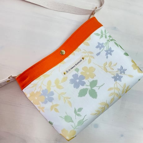 ショルダー付きバッグインバッグ　オレンジ色×花柄